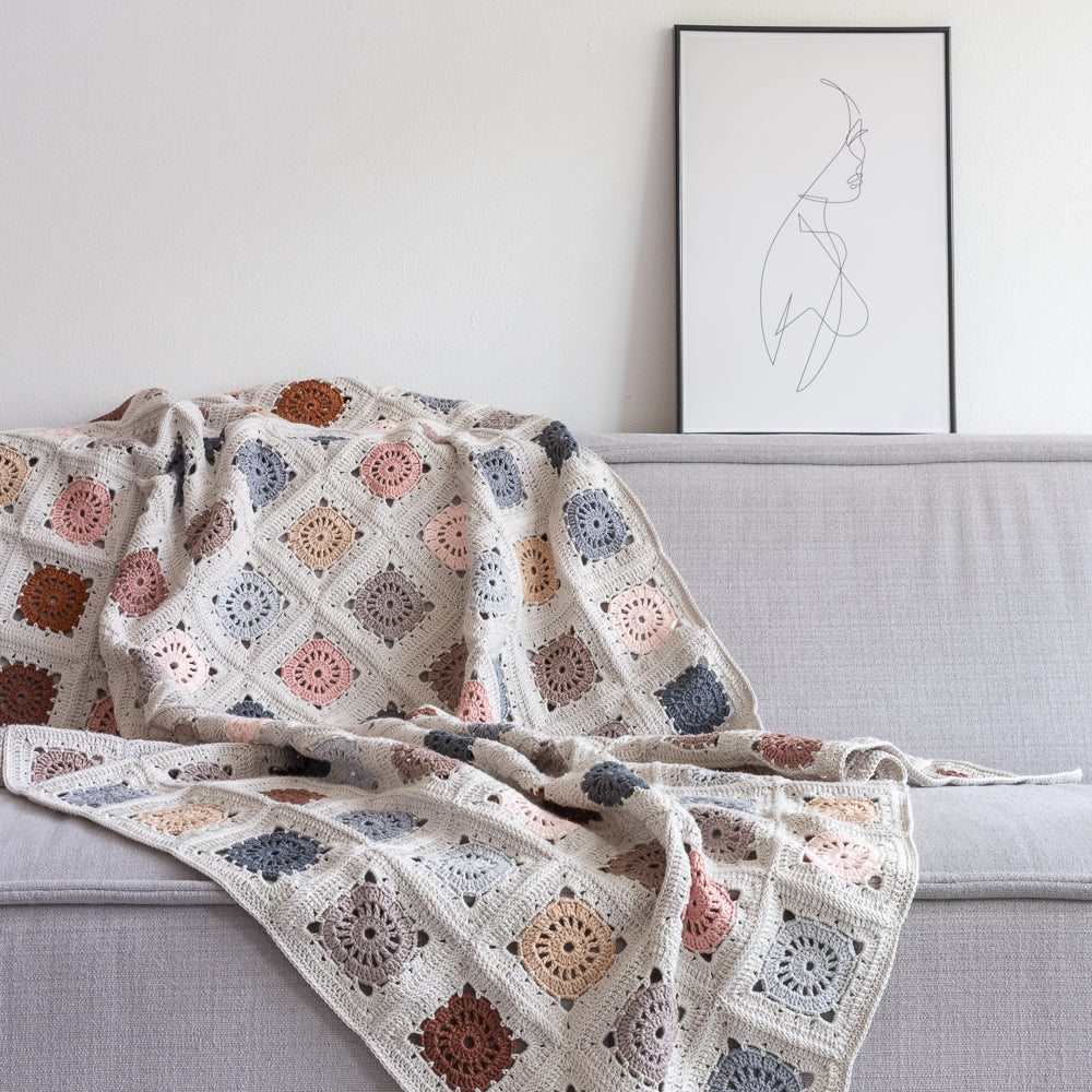Hip to be square blanket — gemaakt met Haakpatroon Yarn and Colors Hip To Be Square Blanket (3)
