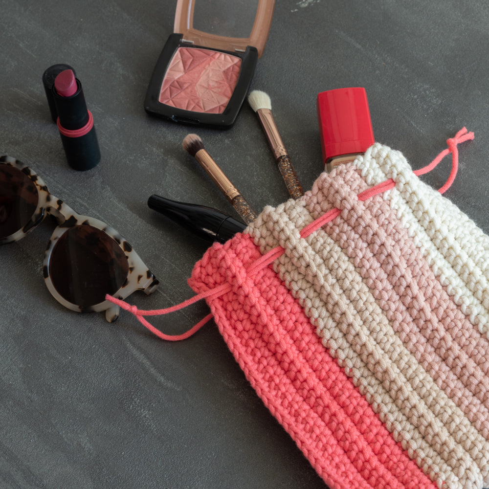 Ruffle pouch — gemaakt met Haakpatroon Yarn and Colors Ruffle Pouch
