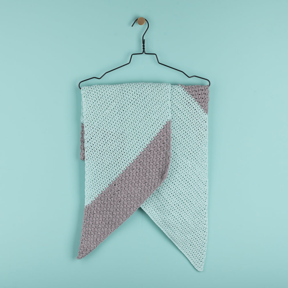 Slanted scarf — gemaakt met Haakpatroon Yarn and Colors Slanted Scarf (3)