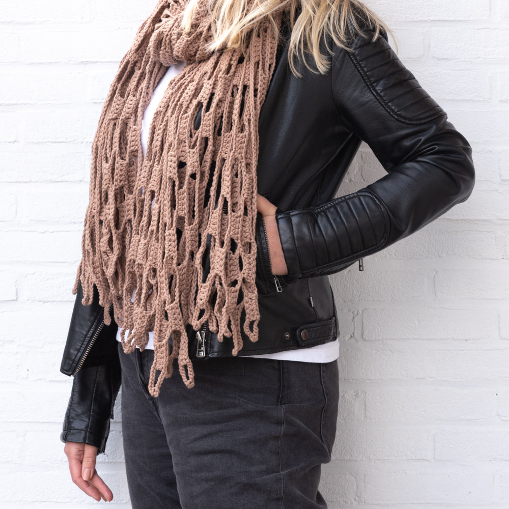 Slouchy stripes shawl — gemaakt met Haakpatroon Yarn and Colors Slouchy Stripes Shawl (3)