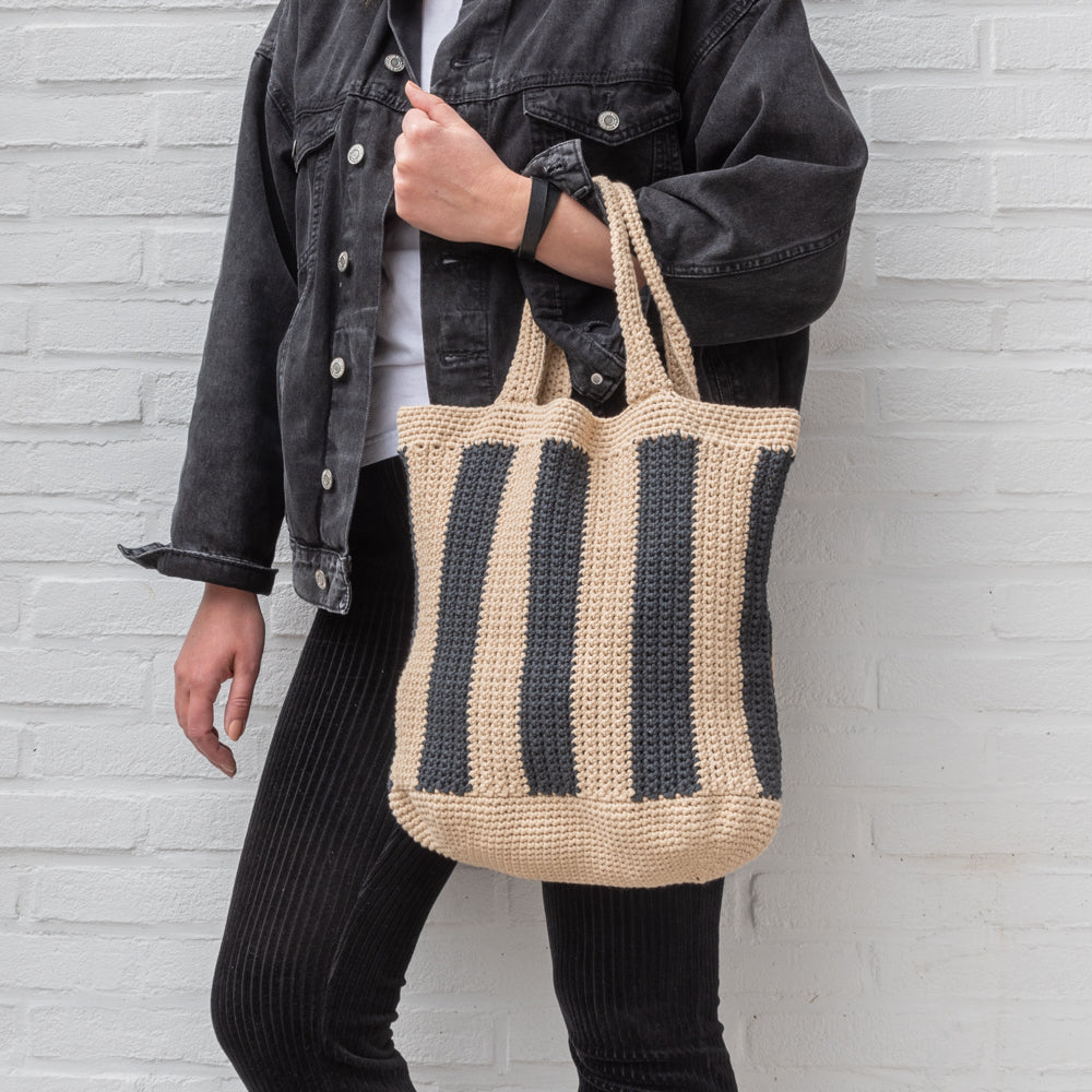 Striped tote bag — gemaakt met Haakpatroon Yarn and Colors Striped Tote Bag (Digital) (3)