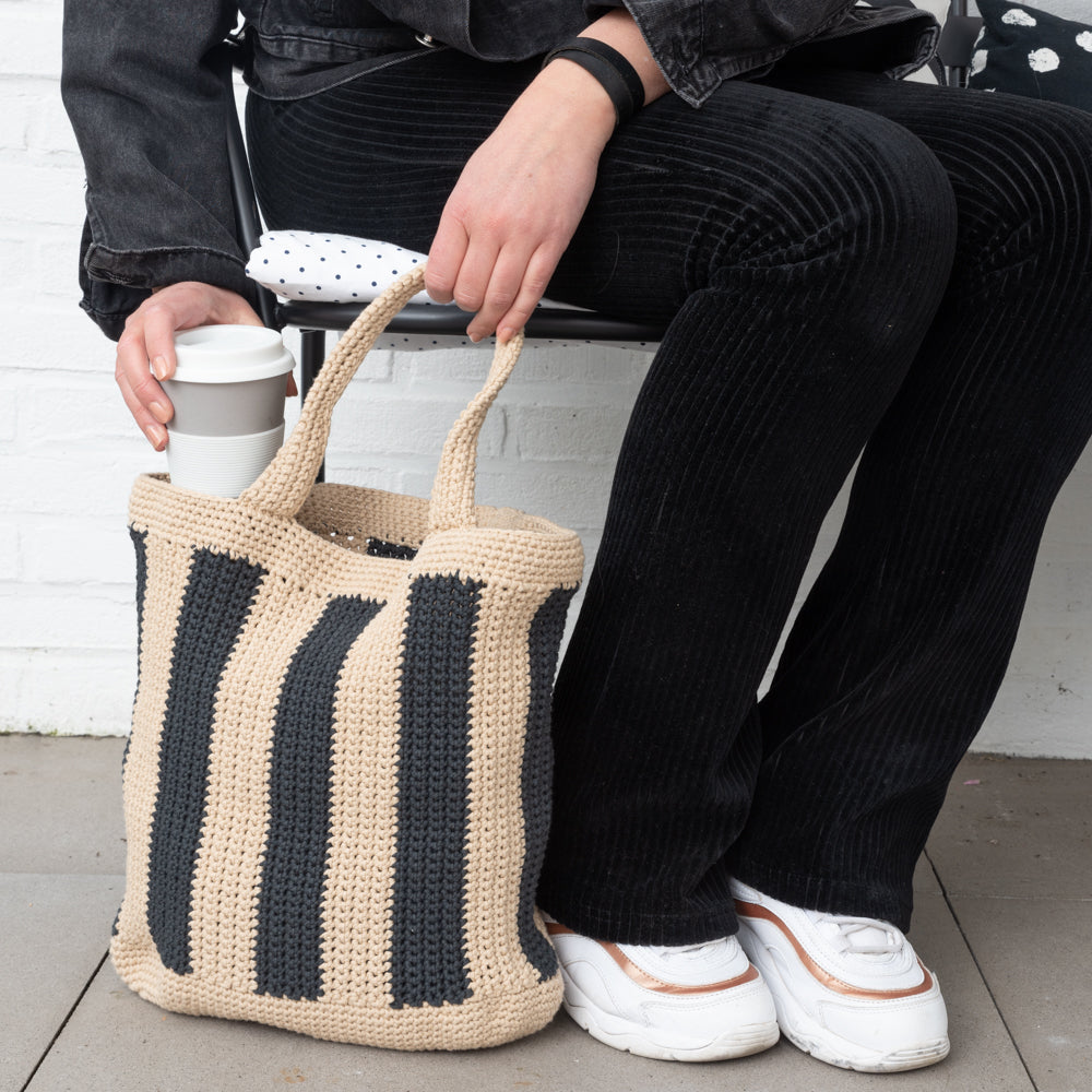 Striped tote bag — gemaakt met Haakpatroon Yarn and Colors Striped Tote Bag (Digital) (2)