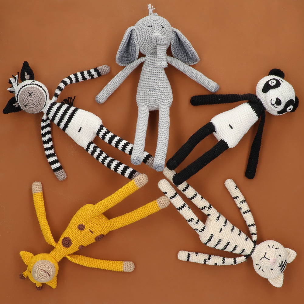 Groepsfoto en kan dus bij allemaal — gemaakt met Haakpatroon Yarn and Colors Zapp Zebra