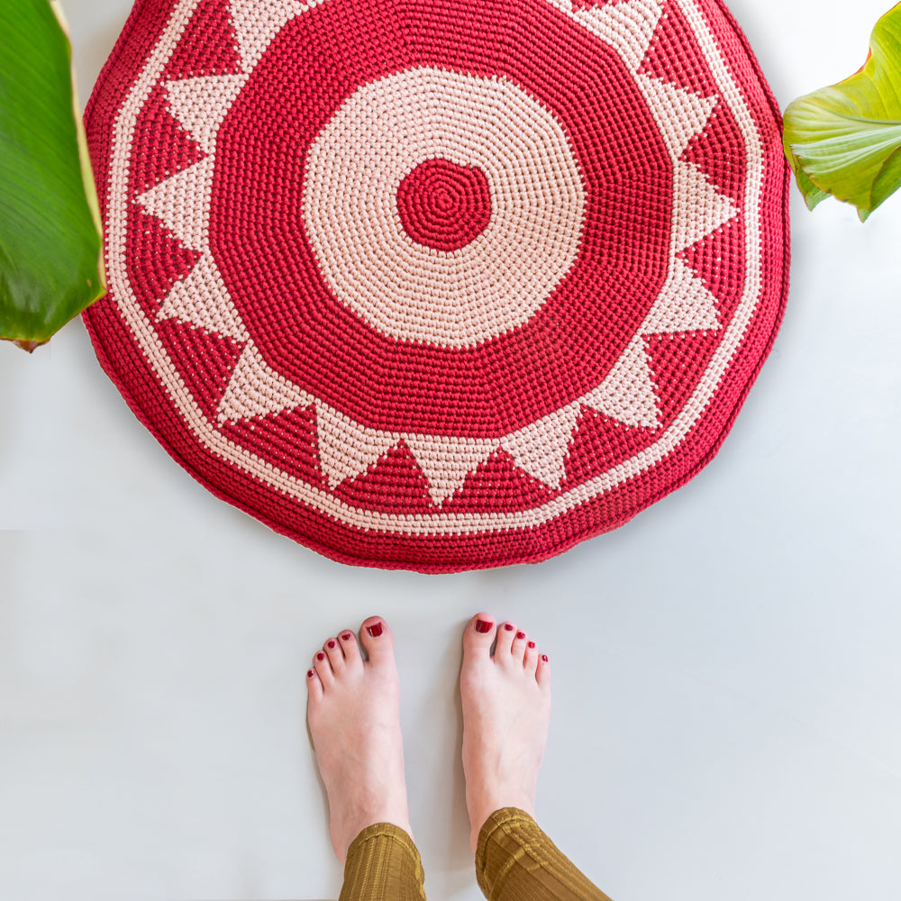 Boho floor cushion — gemaakt met Haakpatroon Yarn and Colors Zen at Home