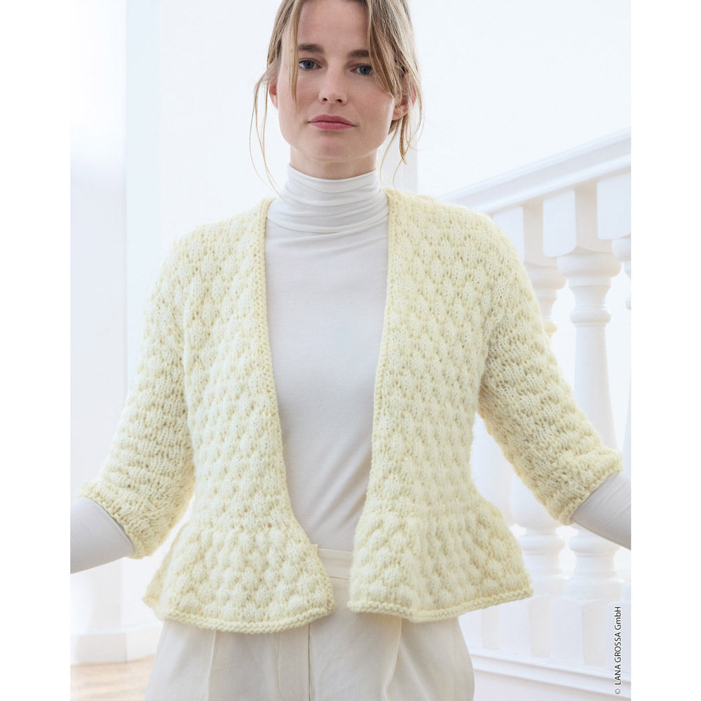 Lana Grossa Cosi - Journal 72 model 1, crèmekleurig vest met honingraatstructuur gedragen - Lana Grossa Cosi 001 Wit