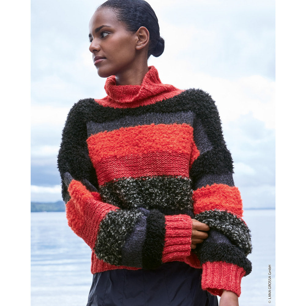 Inspiratiefoto bij Lana Grossa Pelliccia 016 Bordeaux: Journal 72 model 41 - zwart-rood gestreepte trui, gedragen - Lana Grossa Pelliccia 001 Crème