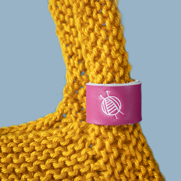Geel brei label — gemaakt met Joly Bag Breipakket