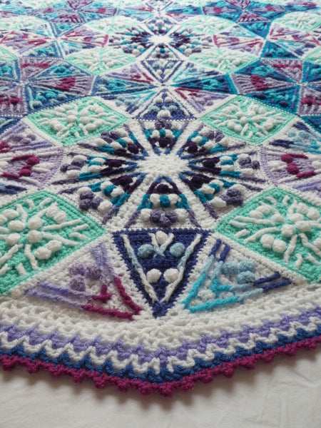 Kaleidoscope jewellery box — gemaakt met Kaleidoscope Deken CAL Garenpakket