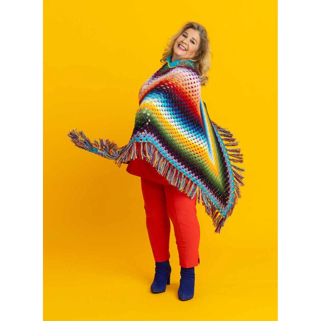 Karin bloemen poncho — gemaakt met Karin Bloemen Poncho Garenpakket