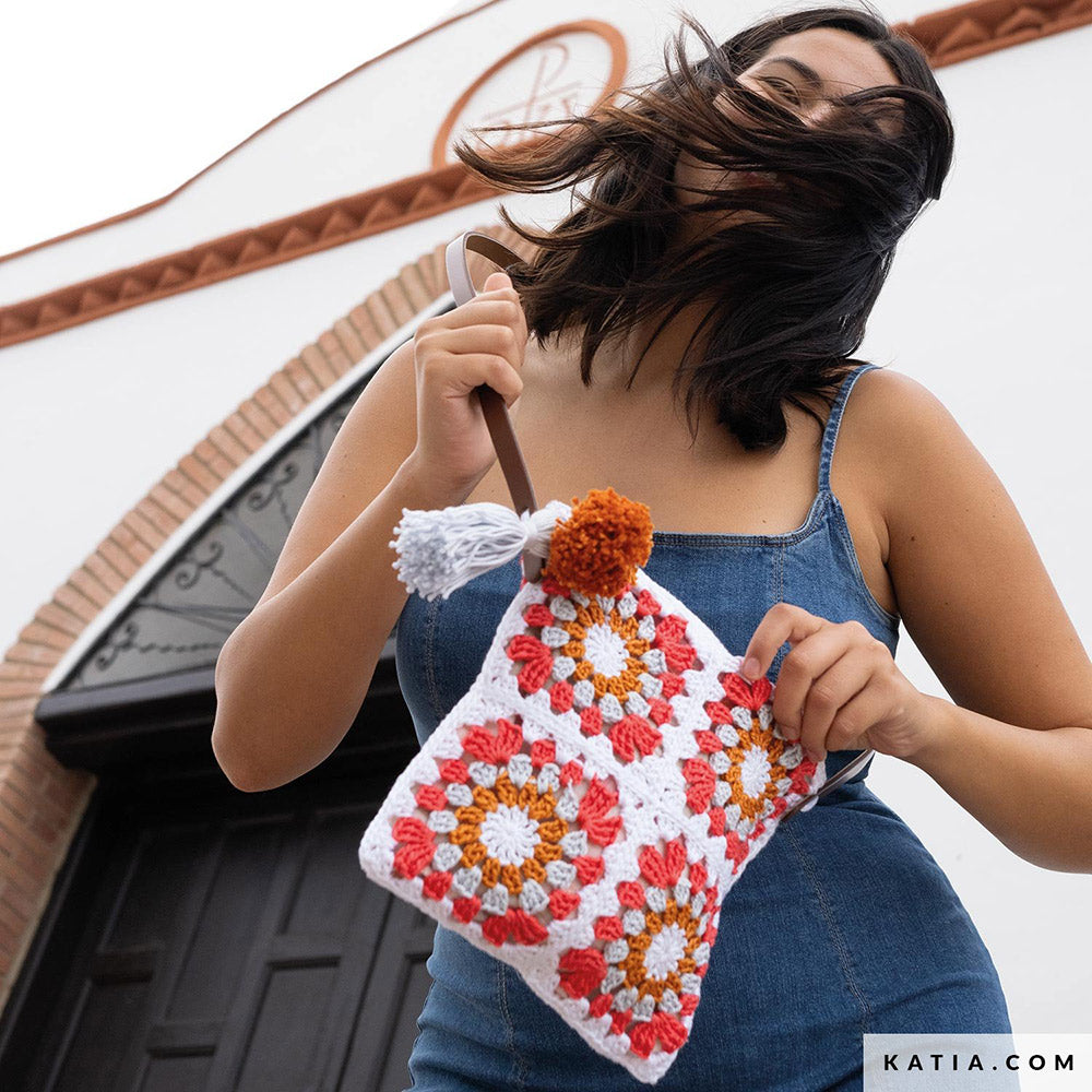 Katia Easy Crochet Capri 116 Bleekgroen - Patroon breien haken dames tas lente zomer katia — gemaakt met Katia Easy Crochet Capri