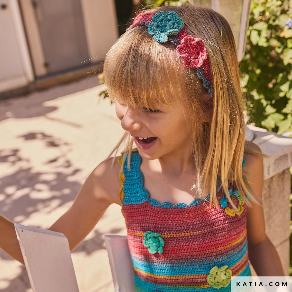 Katia Fair Cotton Stretch 100 Blauw-Groen-Geel - Patroon breien haken kinderen slabbetje lente zomer katia — gemaakt met Katia Fair Cotton Stretch
