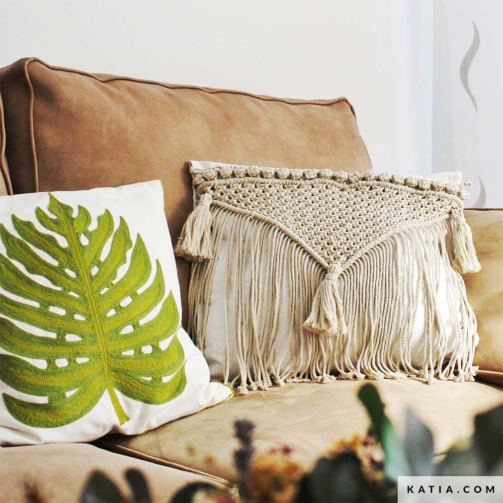 Katia Macramé Cord 100 Ecru - Patroon breien haken woning kussen lente zomer katia — gemaakt met Katia Macramé Cord