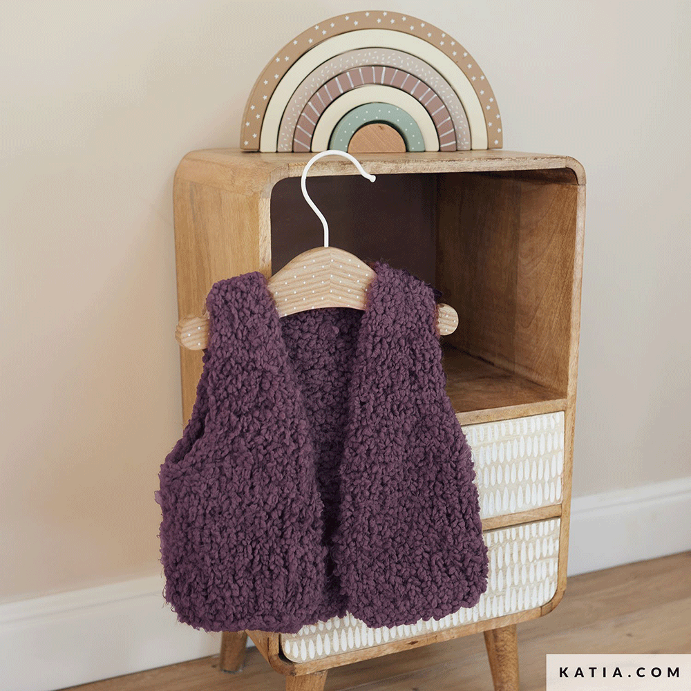 Katia Sherpa 110 Parelachtig lichtgrijs - Patroon breien haken baby vest herfst winter katia — gemaakt met Katia Sherpa (2)