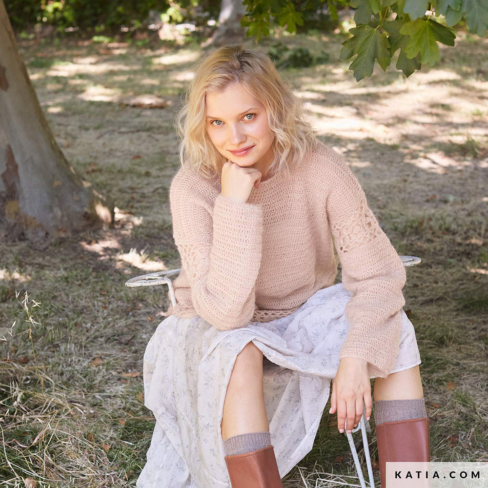 Katia Silky Mohair 104 Licht grijs - Patroon breien haken dames trui herfst winter katia — gemaakt met Katia Silky Mohair (2)