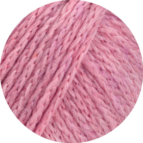 kind in een gestreepte trui in blauw en geel als inspiratie voor Lana Grossa Cool Merino Big 231 Roze - Lana Grossa Cool Merino Big 201 Ruw Wit