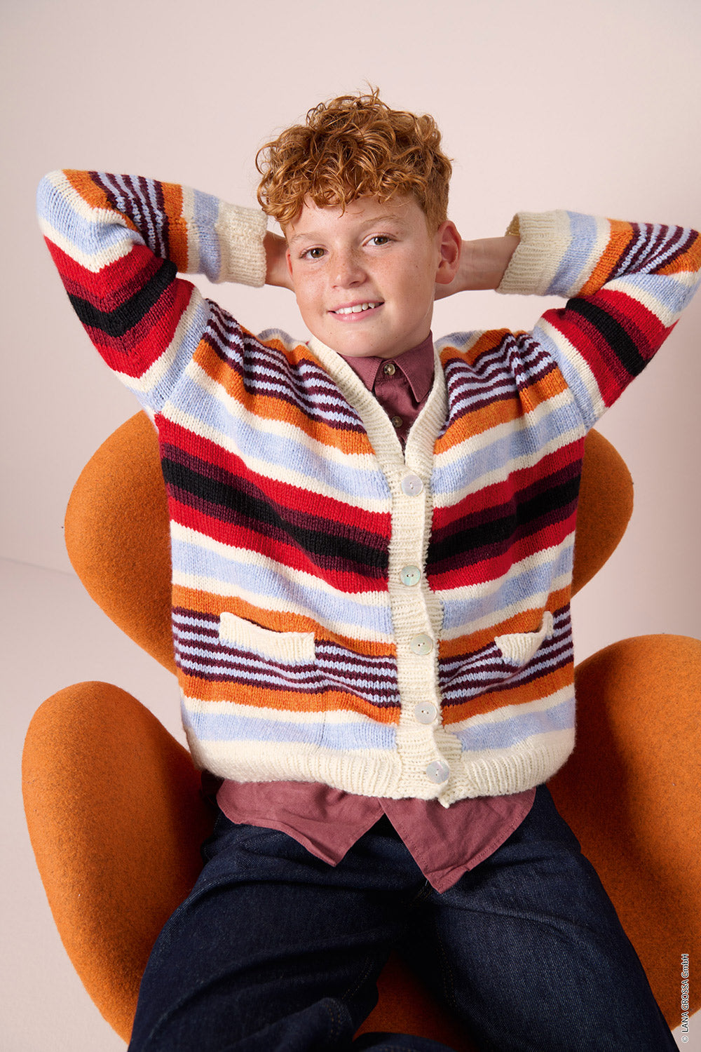 Kind met gebreide muts en sjaal van Lana Grossa Cool Merino Uni - Lana Grossa Cool Merino Uni 041 Pastelroze