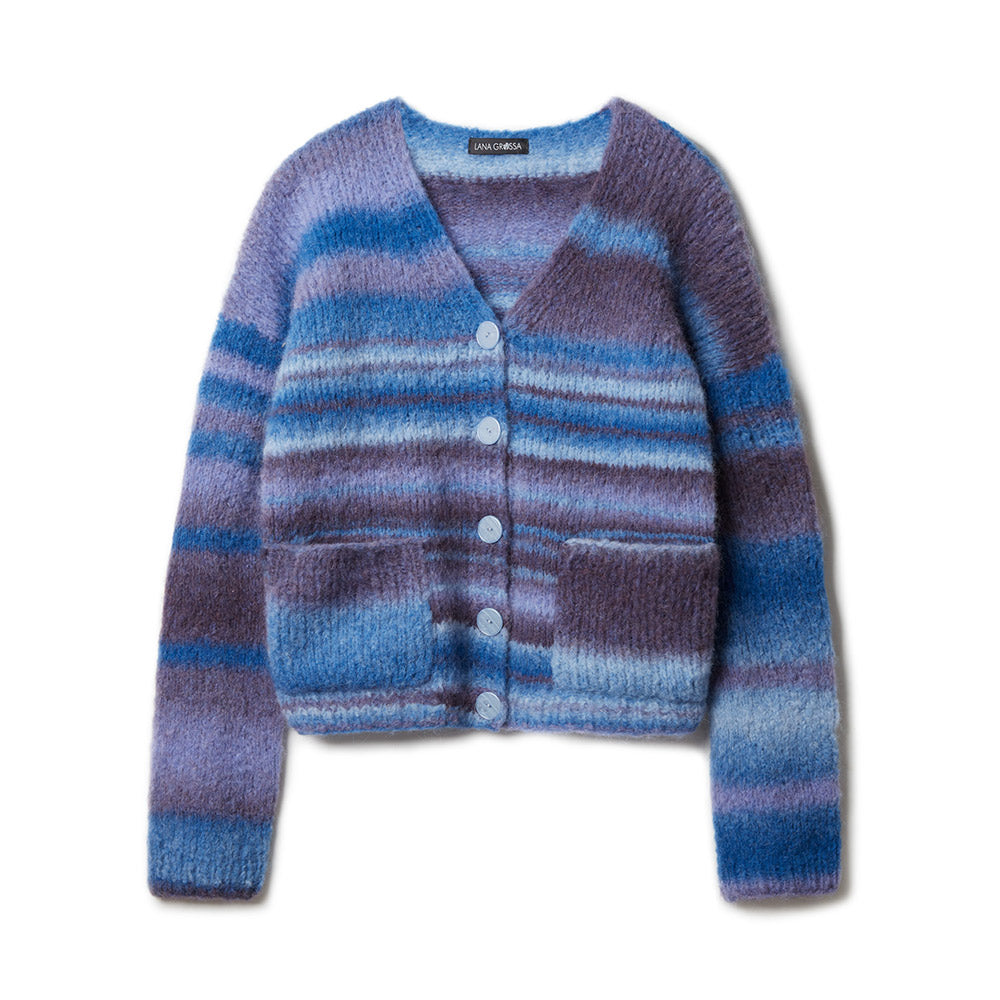 Dame met paarse gebreide trui van Lana Grossa Cool Merino Uni - Lana Grossa Cool Merino Uni 041 Pastelroze