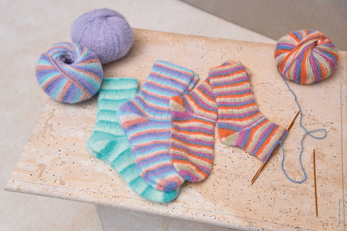 Hw cosy socks lana grossa mf — gemaakt met Lana Grossa Cosy Socks Multi Stripes (4) - Lana Grossa Cosy Socks Multi Stripes 155 Donkerpetrol/Lichtturkoois/Geel/Orchidee/Grijsviolet