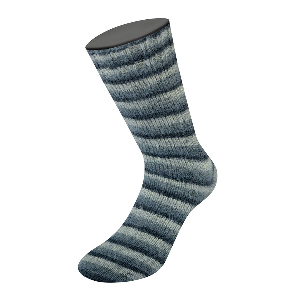 Meilenweit cosy socks soft stripes lana grossa — gemaakt met Lana Grossa Cosy Socks Soft Stripes (2) - Lana Grossa Cosy Socks Soft Stripes 104 Antraciet/Donker-/Muis-/Lichtgrijs
