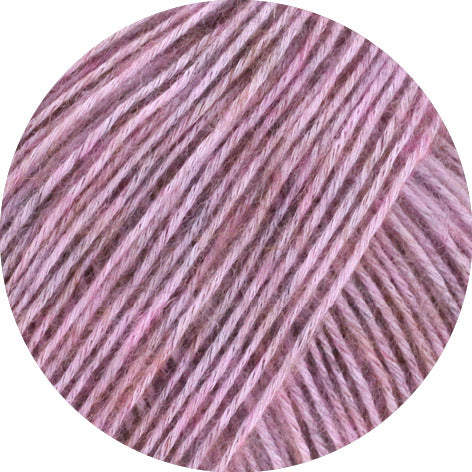 sfeerfoto van een modern kledingstuk gemaakt met Lana Grossa Ecopuno - Lana Grossa Ecopuno 063 Taupe, sfeerfoto 11 - Lana Grossa Ecopuno 065 Karamel