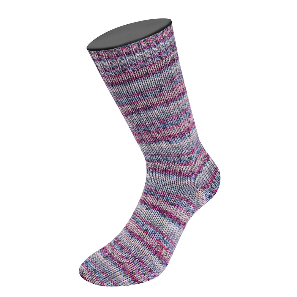 Gebreide sok van Lana Grossa Meilenweit Mountain 7604 met licht-/donkergrijs/fuchsia/roze/jeansblauw gestreept - Lana Grossa Meilenweit 100 Merino Extrafine Mountain 7604 Licht-/Donkergrijs/Fuchsia/Roze/Jeansblauw gestreept