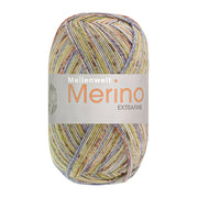 Close-up van het gebreide streeppatroon van Lana Grossa Meilenweit Mountain 7606 in licht-/donkerolijf/ecru/oudroze/jeans gestreept - Lana Grossa Meilenweit 100 Merino Extrafine Mountain 7606 Licht-/Donkerolijf/Ecru/Oudroze/Jeans gestreept
