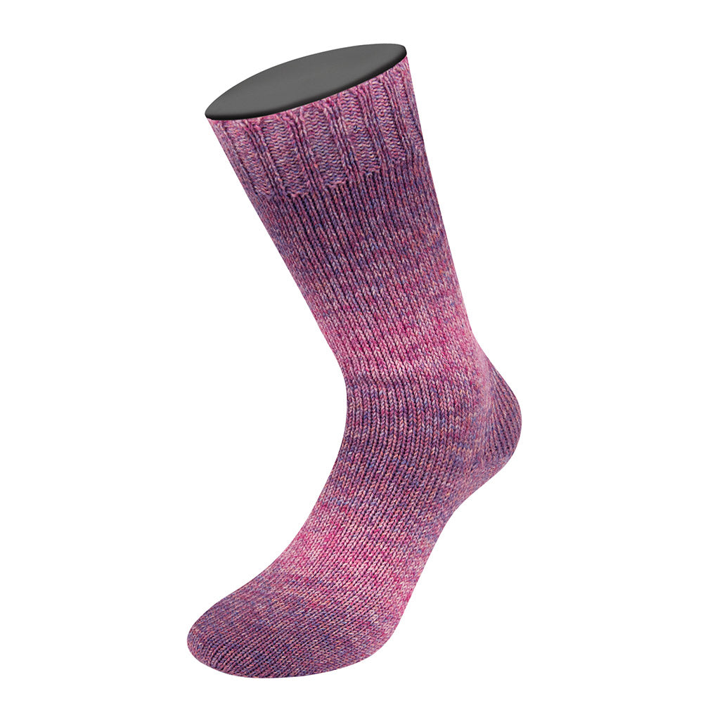 Gebreide sok van Lana Grossa Meilenweit 100 Merino Extrafine Shades 7224 met kleurverloop in roze, oker, blauwviolet en donkerrood - Lana Grossa Meilenweit 100 Merino Extrafine Shades 7224 Roze/Roze/Oker/Blauwviolet/Donkerrood