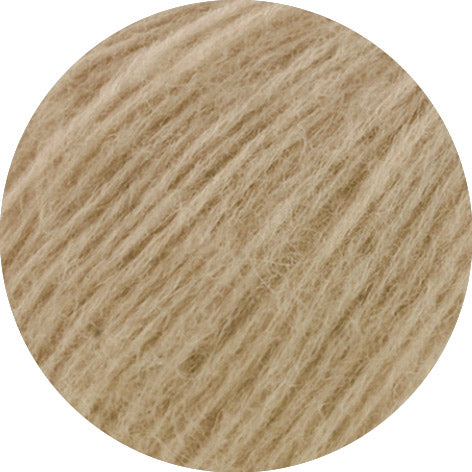 Lana Grossa Nebbia 0013 Beige - detailfoto van de zachte, luchtige garenstructuur