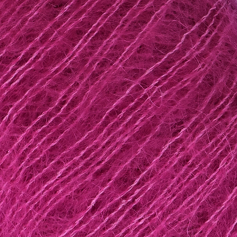 Lana Grossa Silkhair 075 Magnolia - detailfoto van de zachte draad en de luchtige pluizige structuur