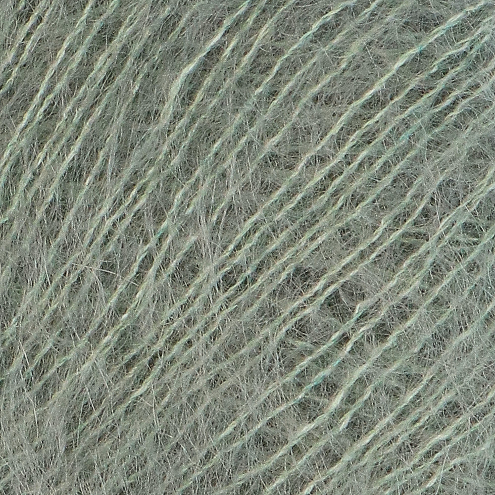 Lana Grossa Silkhair 105 Grijs Groen - detailfoto van de zachte draad en de luchtige pluizige structuur