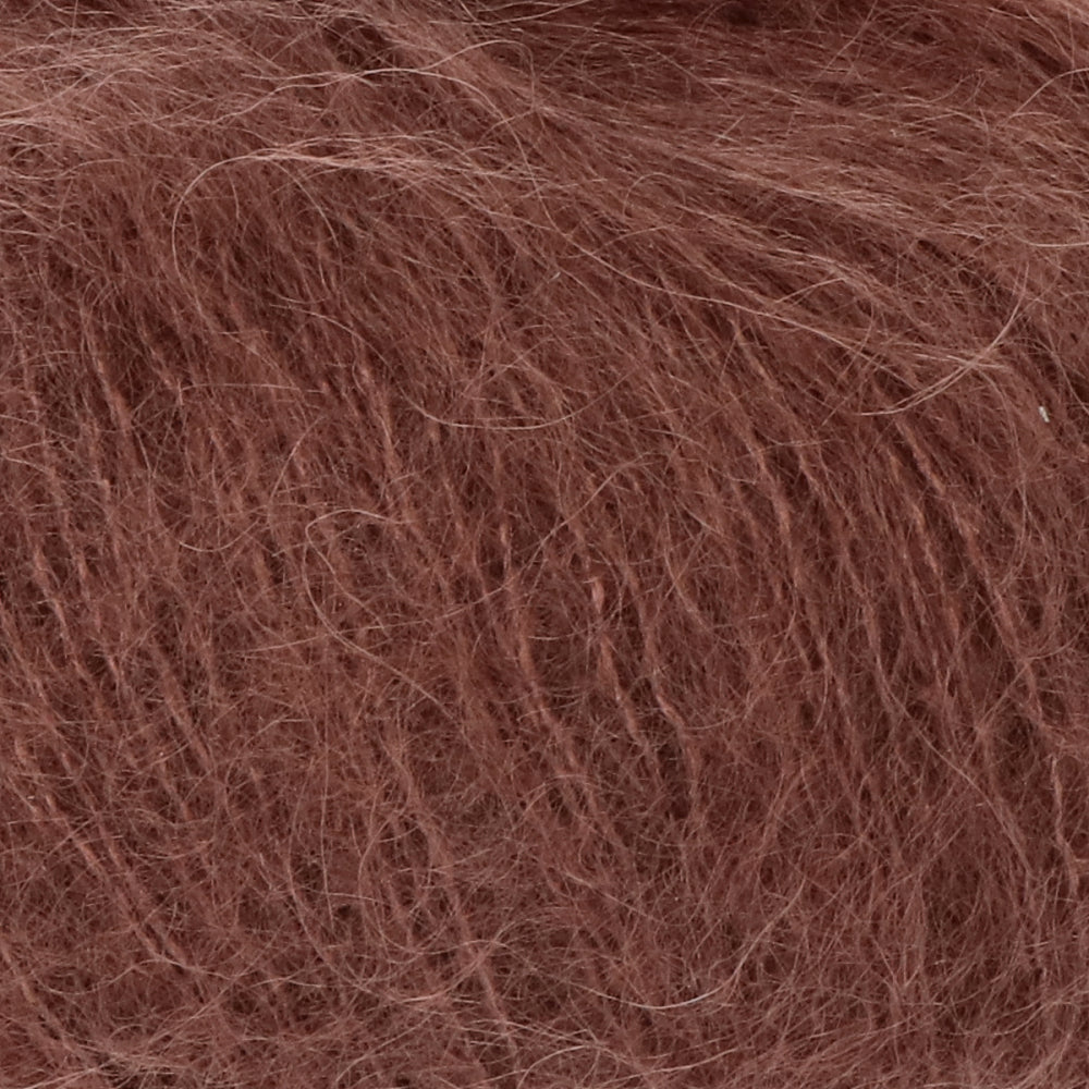 Lana Grossa Silkhair 168 Mokka - detailfoto van de zachte draad en de luchtige pluizige structuur