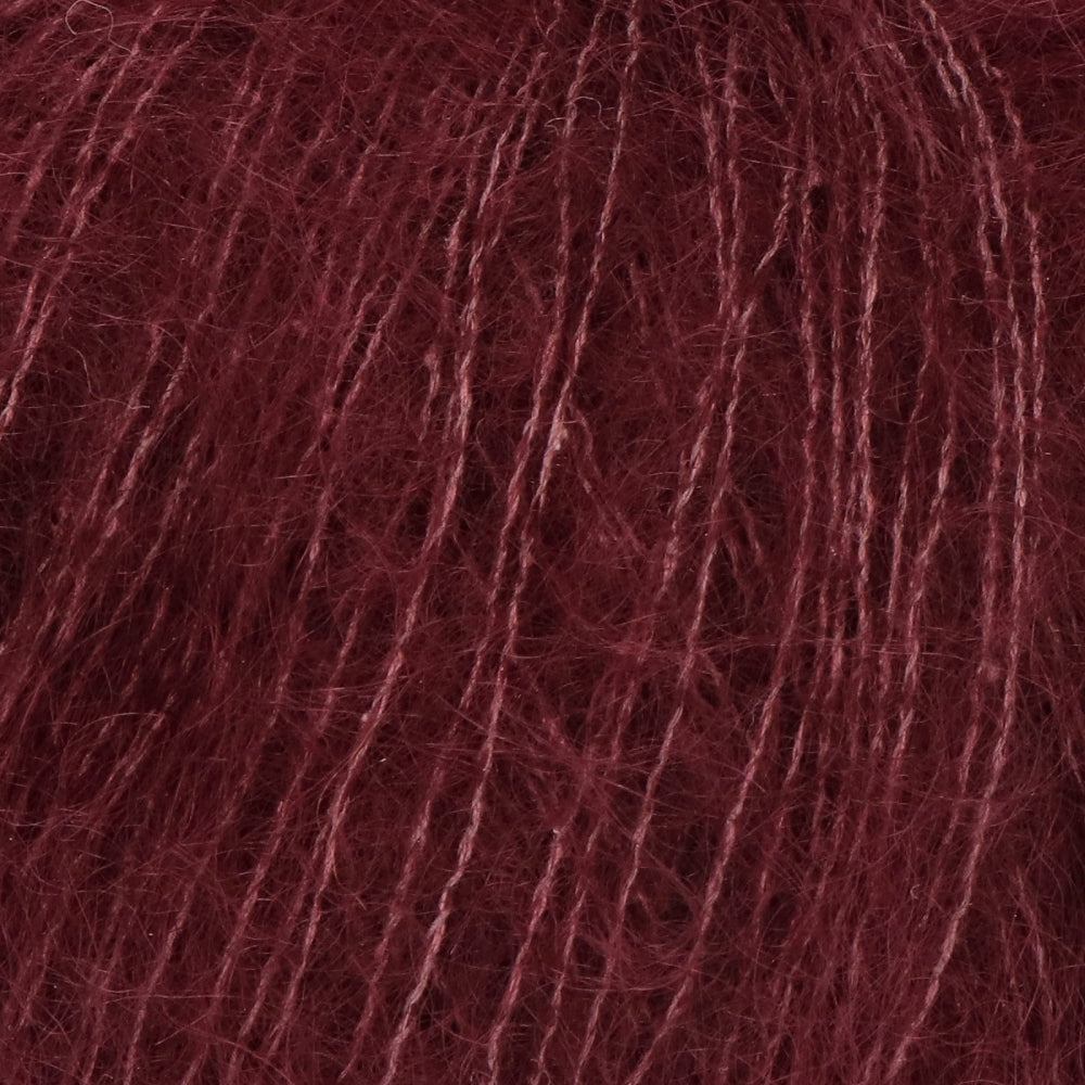 Lana Grossa Silkhair 177 Donkerrood - detailfoto van de zachte draad en de luchtige pluizige structuur