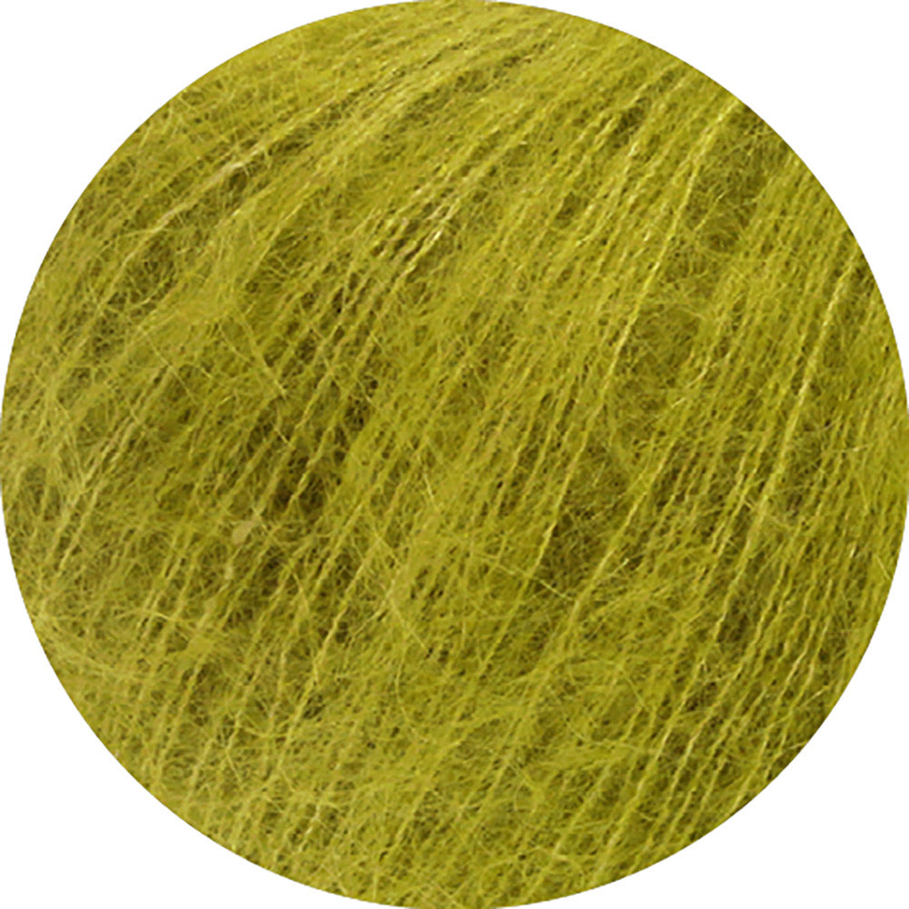 Lana Grossa Silkhair 200 Pistache - sfeerfoto van een elegante damestrui met subtiele zijdeglans
