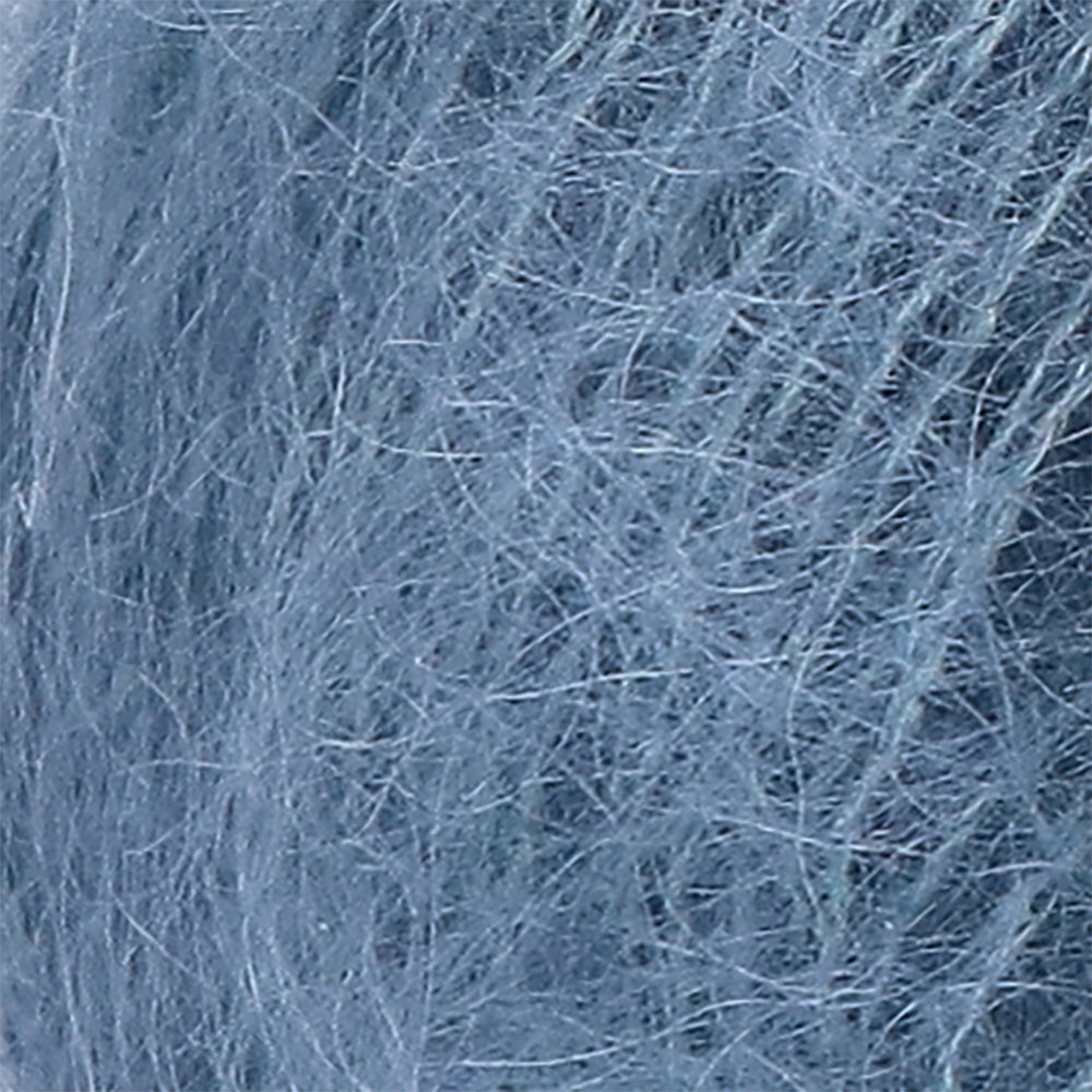 Lana Grossa Silkhair 202 Blauw - detailfoto van de zachte draad en de luchtige pluizige structuur