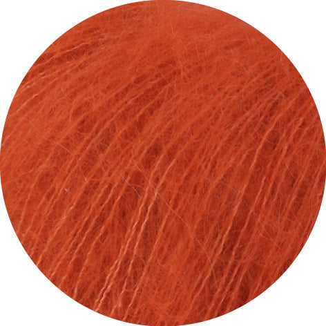 Lana Grossa Silkhair 223 Mandarijn - detailfoto van de zachte draad en de luchtige pluizige structuur