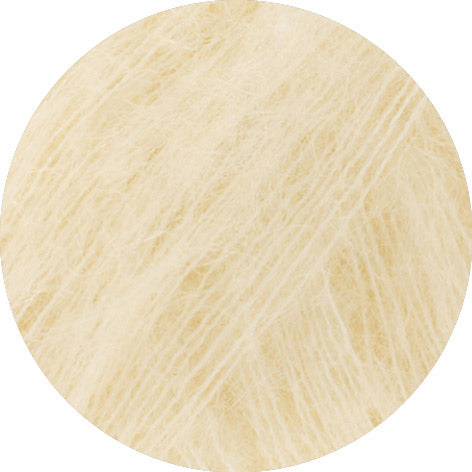 Lana Grossa Silkhair 232 Crème - detailfoto van de zachte draad en de luchtige pluizige structuur