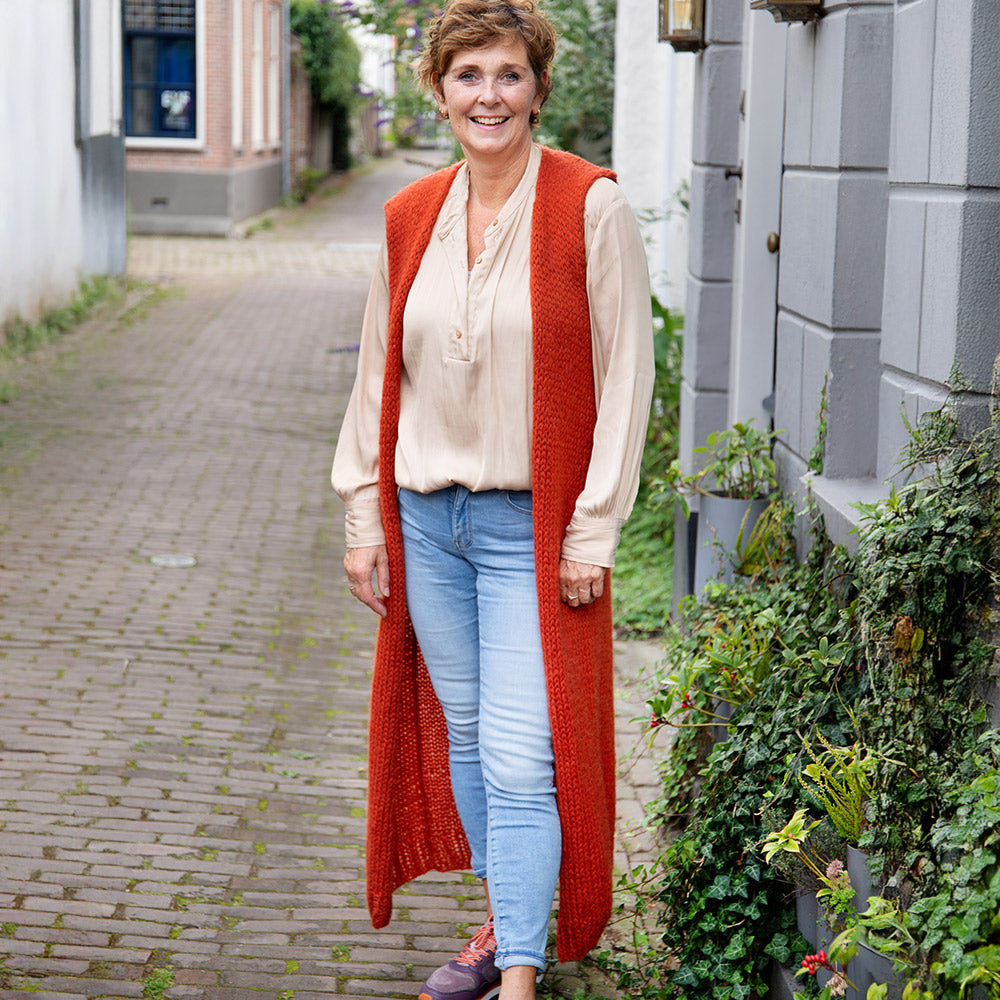 Lang vest zonder mouw — gemaakt met Lang Vest Zonder Mouw Breipakket Elegant (9)