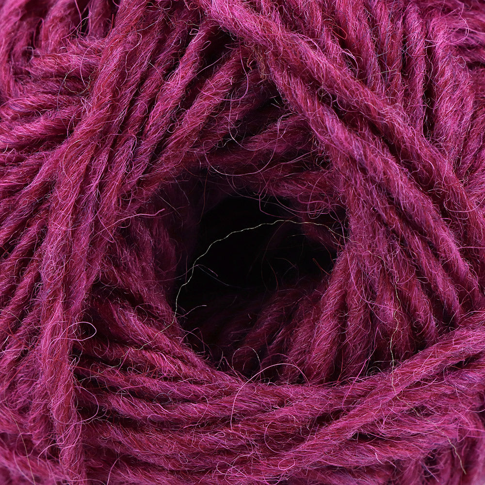 Istex Lopi Lettlopi 1705 Royal Fuchsia - detail van het garen