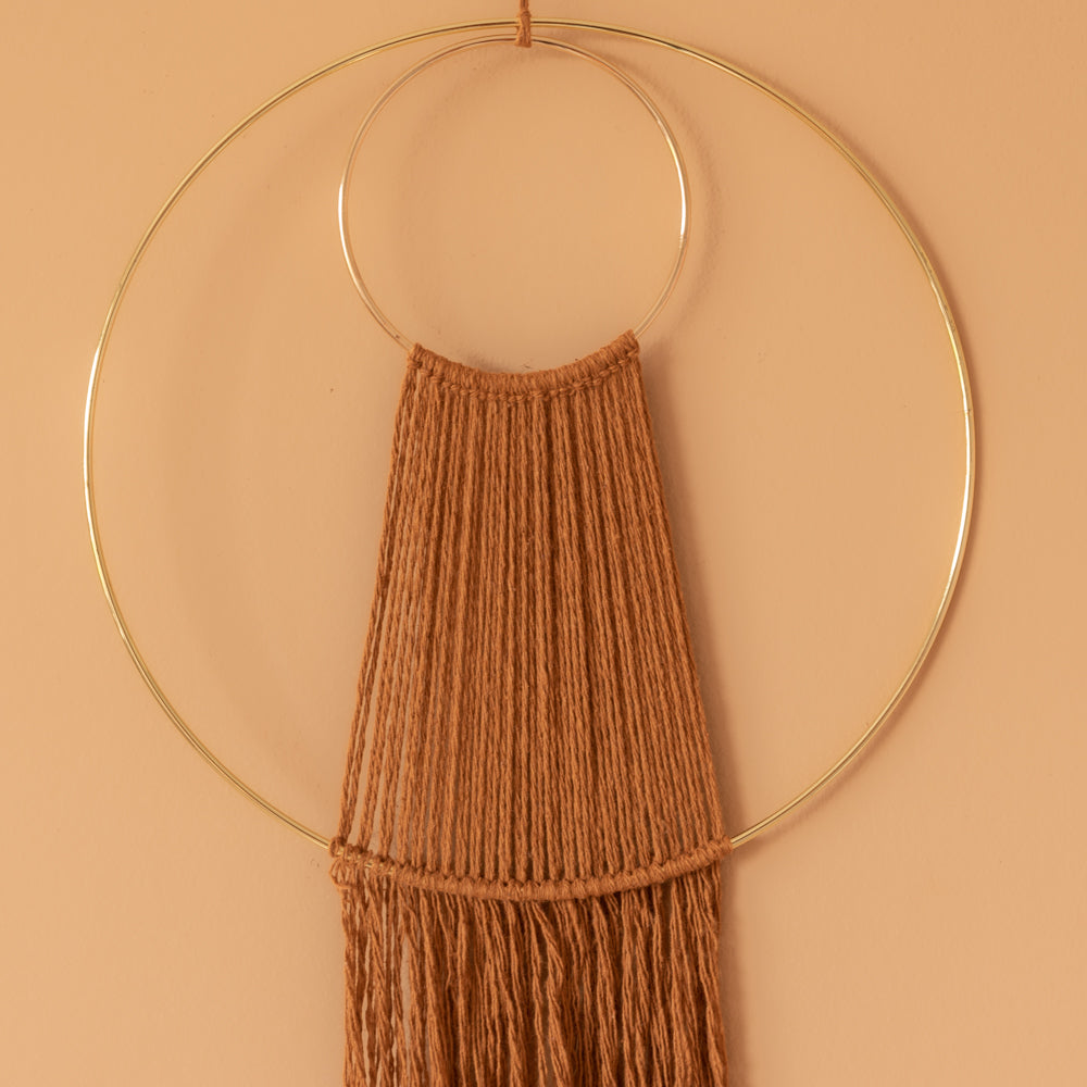 Waterfall wall hanging — gemaakt met Macramé Patroon Yarn and Colors Waterfall Wall Hanging (2)