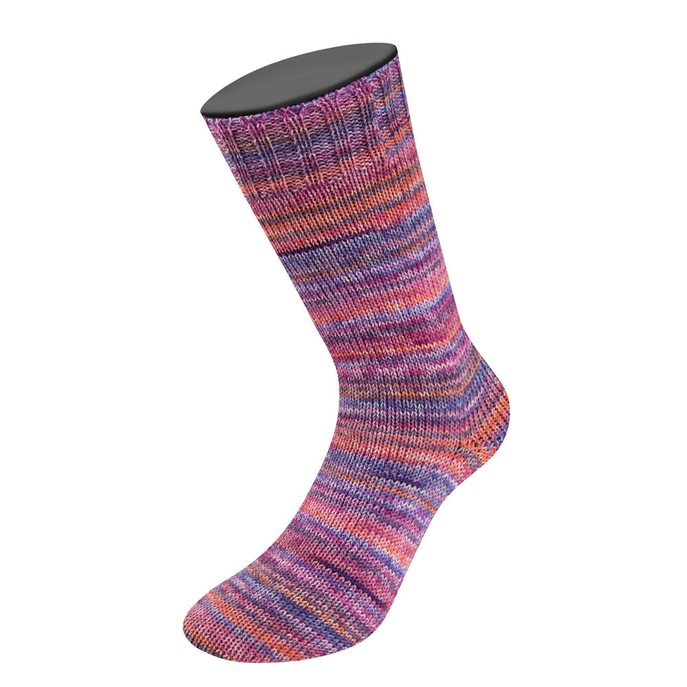 Gebreide sok van Lana Grossa Meilenweit 100 Cashmere Inverno 122 met meerkleurig streepeffect - Lana Grossa Meilenweit 100 Cashmere Inverno 122 Fuchsia/Lila/Oranje/Lichtblauw/Blauw/Pruim/Erika/Zalm