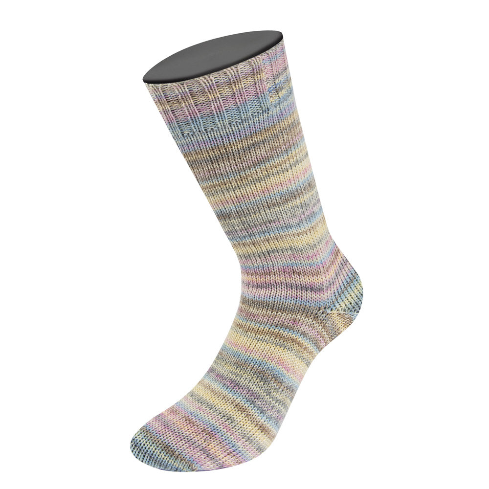 Gebreide sok van Lana Grossa Meilenweit 100 Cashmere Inverno 126 met meerkleurig streepeffect - Lana Grossa Meilenweit 100 Cashmere Inverno 126 Lichtblauw/Lila/Ecru/Lichtgrijs/Vanille/Grijs/Taupe