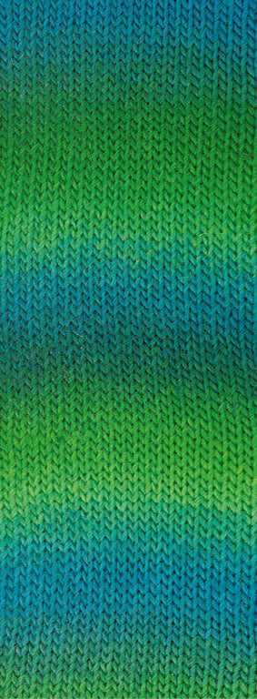 Close-up van het breipatroon van een sok in Lana Grossa Meilenweit 100 Color Mix Sparks 7612 met Zeegroen/Smaragd/Jade/Petrol/Donkergroen - Lana Grossa Meilenweit 100 Color Mix Sparks 7612 Zeegroen/Smaragd/Jade/Petrol/Donkergroen