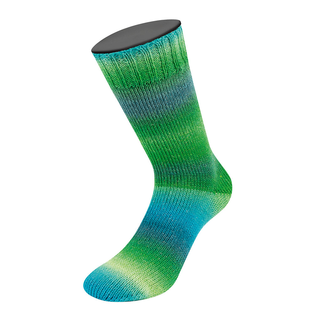 Gebreide sokken van Lana Grossa Meilenweit 100 Color Mix Sparks 7612 met kleurverloop in Zeegroen/Smaragd/Jade/Petrol/Donkergroen - Lana Grossa Meilenweit 100 Color Mix Sparks 7612 Zeegroen/Smaragd/Jade/Petrol/Donkergroen