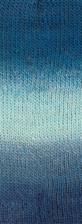 Close-up van het breipatroon van een sok in Lana Grossa Meilenweit 100 Color Mix Sparks 7620 met Donker-/Grijspetrol/Mint/Grijs-/Staalblauw - Lana Grossa Meilenweit 100 Color Mix Sparks 7620 Donker-/Grijspetrol/Mint/Grijs-/Staalblauw