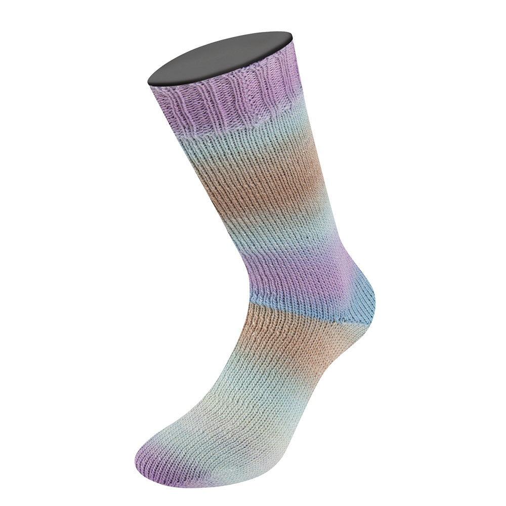 Gebreide sokken van Lana Grossa Meilenweit 100 Color Mix Sparks 7622 met kleurverloop in Mint/Grijsbeige/Taupe/Lila/Flieder/Blauwturquoise - Lana Grossa Meilenweit 100 Color Mix Sparks 7622 Mint/Grijsbeige/Taupe/Lila/Flieder/Blauwturquoise