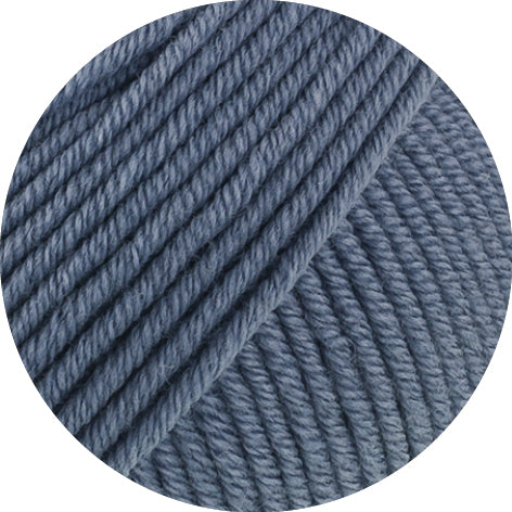 Lana Grossa Merino Piú 010 Grijsblauw - kleurdetail van bol garen