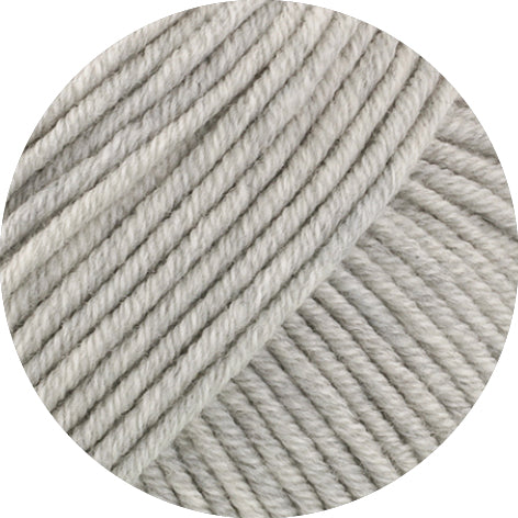 Lana Grossa Merino Piú 025 Lichtgrijs - kleurdetail van bol garen