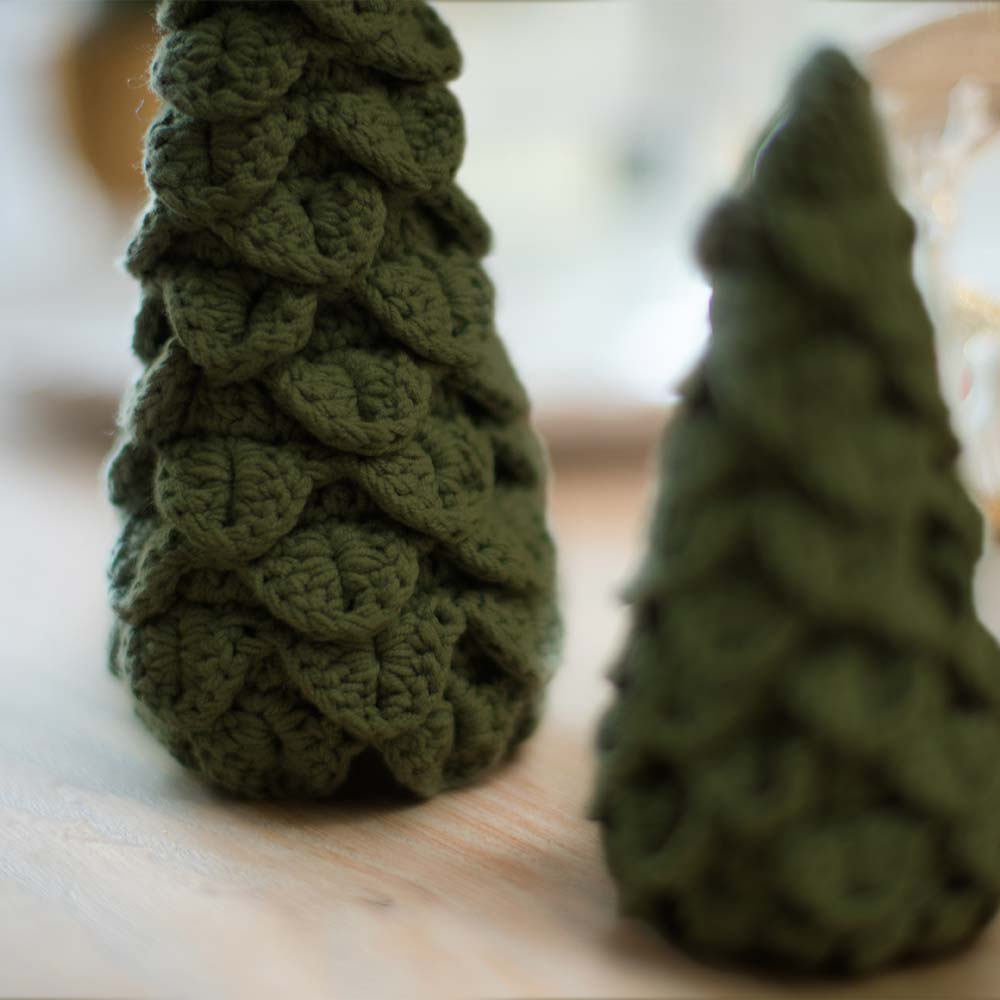 Kerstboom olive green — gemaakt met Mixed Up Kerstboompjes Haakpakket