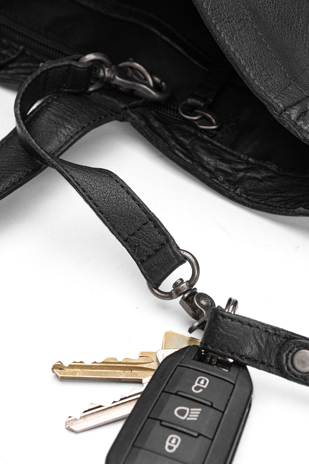 Hibablackdetail — gemaakt met MUUD Hiba Black - Handgemaakt leren shopper met opbergvakken 27x29cm