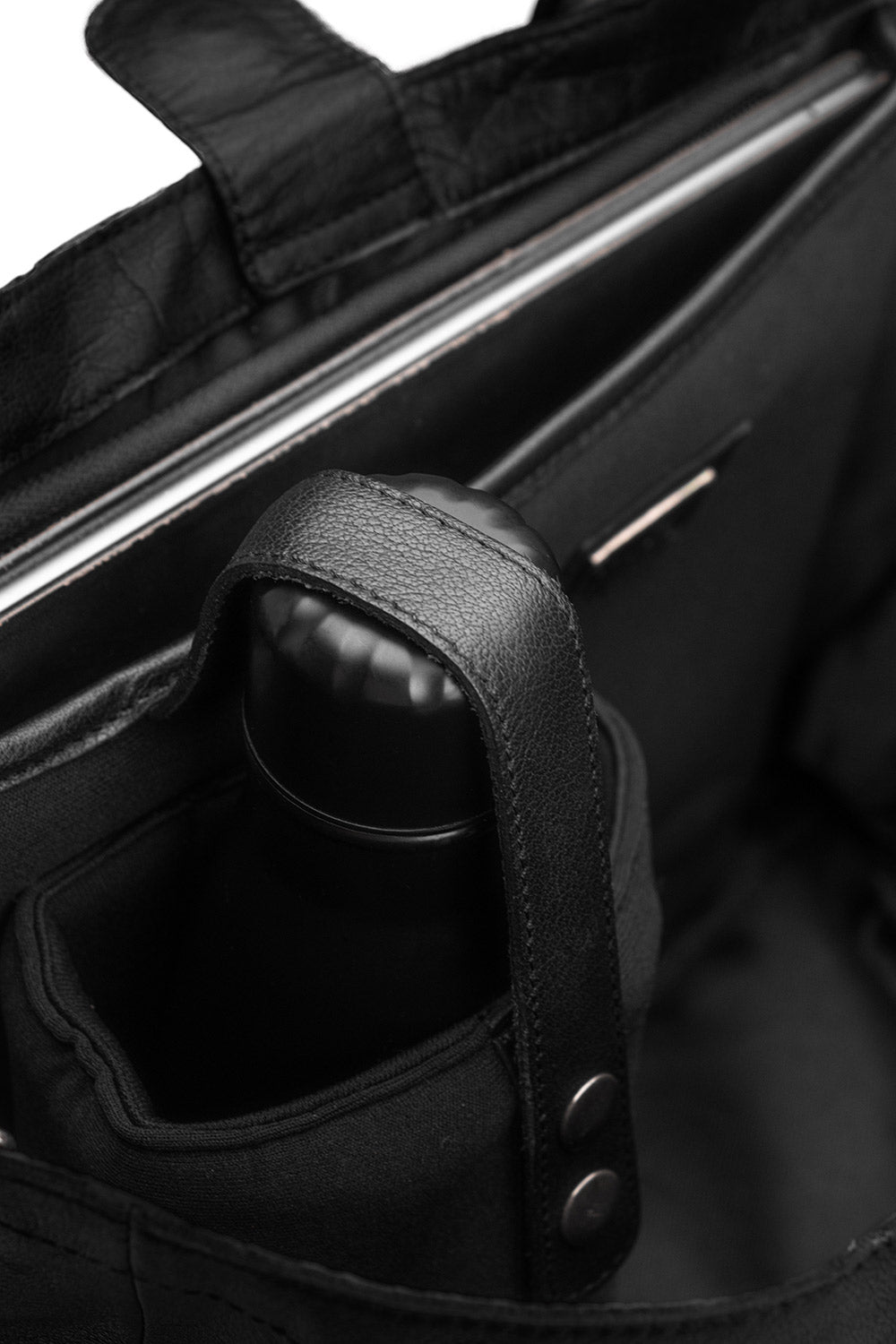 Hibablackdetail — gemaakt met MUUD Hiba Black - Handgemaakt leren shopper met opbergvakken 27x29cm (2)